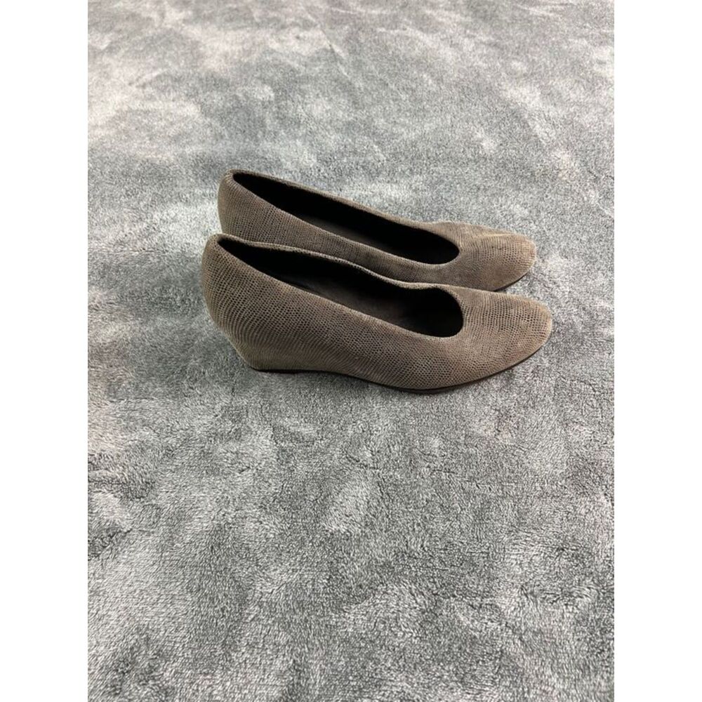 Stuart Weitzman Women's Leather Lizard Embossed W… - image 3